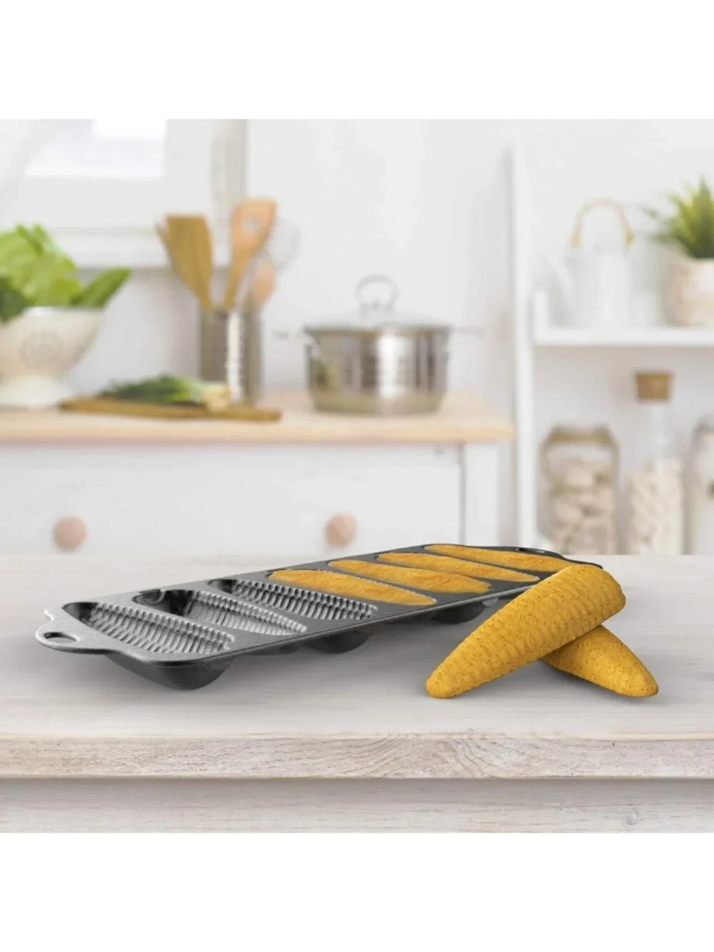 Pre-Seasoned Cast Iron Cornbread Pan with 7 Corncob Sticks - Versatile Bakeware